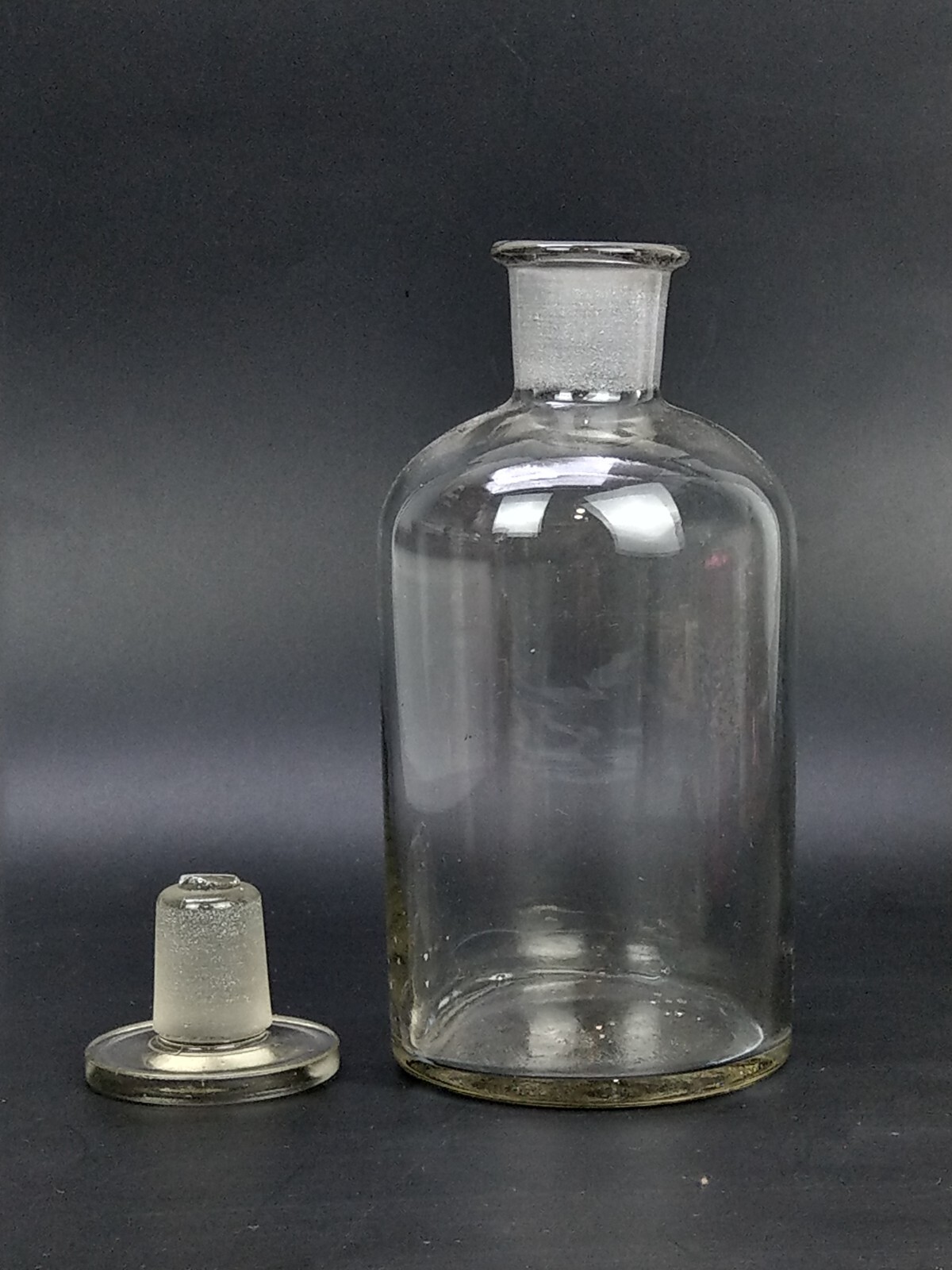 Antique chemist clear bottle with flat stopper This clear glass bottle from the