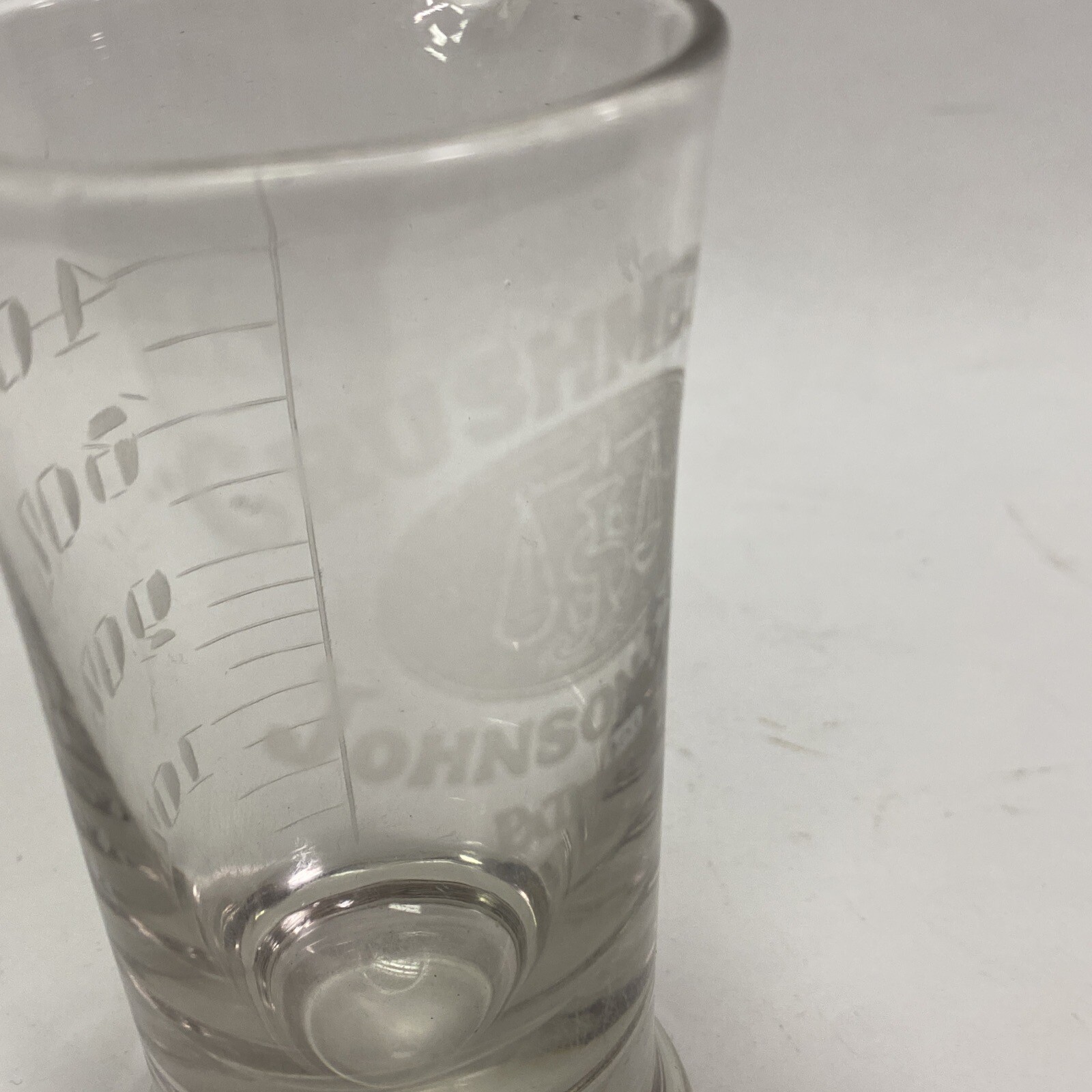 VTG PHARMACY APOTHECARY GLASS BEAKER 4 OZ JOHNSON AND SONS CRUSHMETER MEASURE