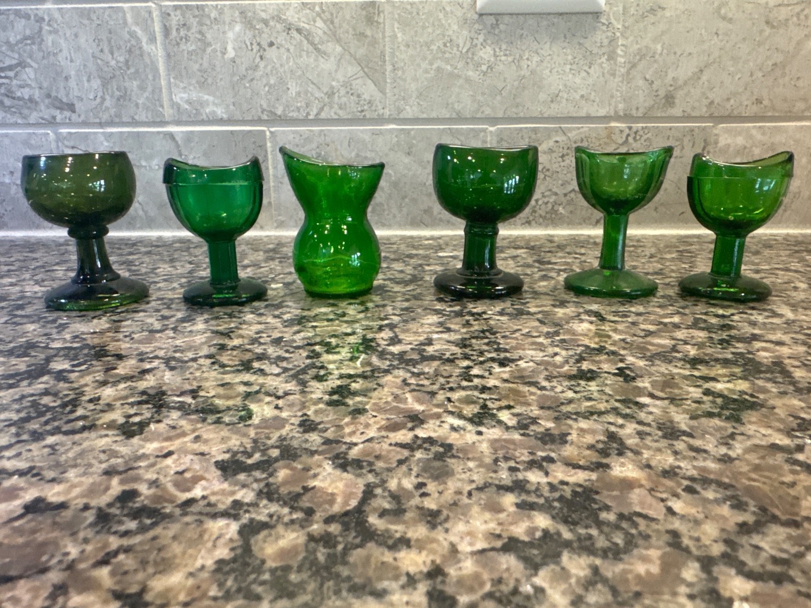 Vintage Emerald Green Glass Eye Wash Cups – Set of 6 – Apothecary Eye Baths – An