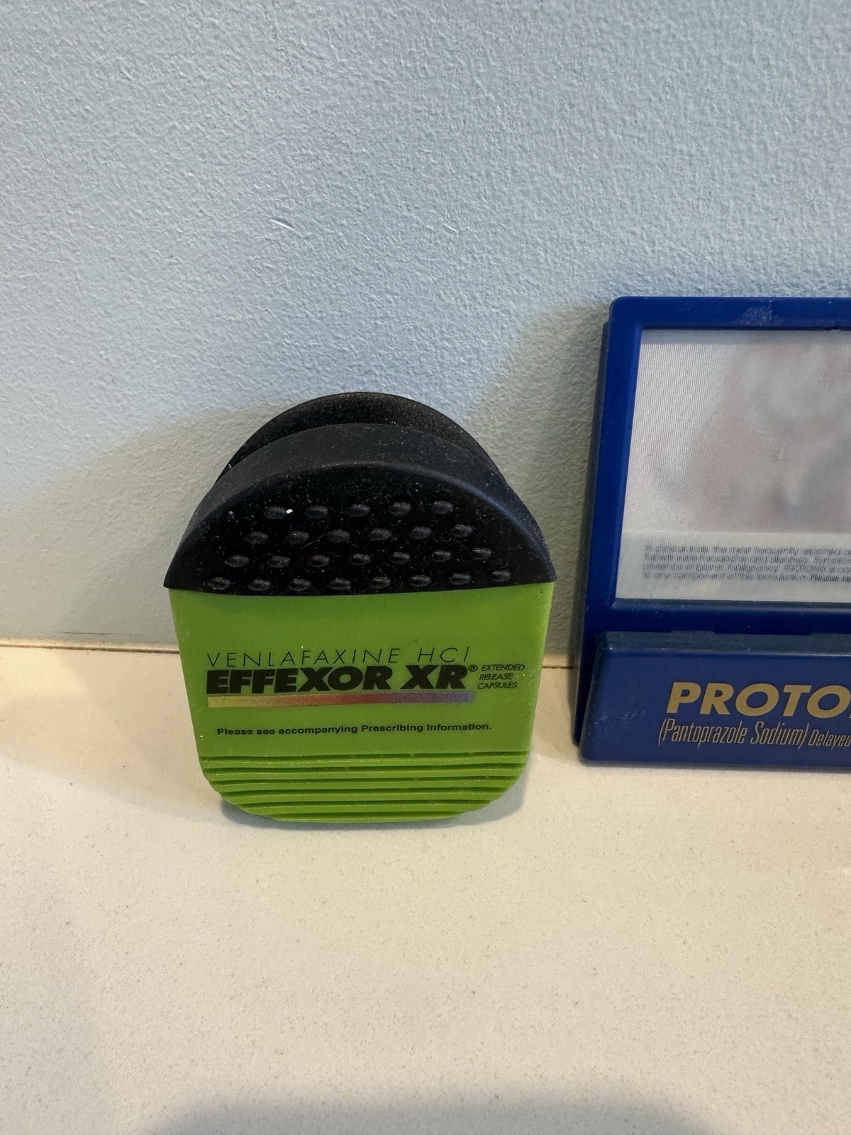 Pharmaceutical Drug Rep Promo Effexor XR + Protonix Magnetic Clips