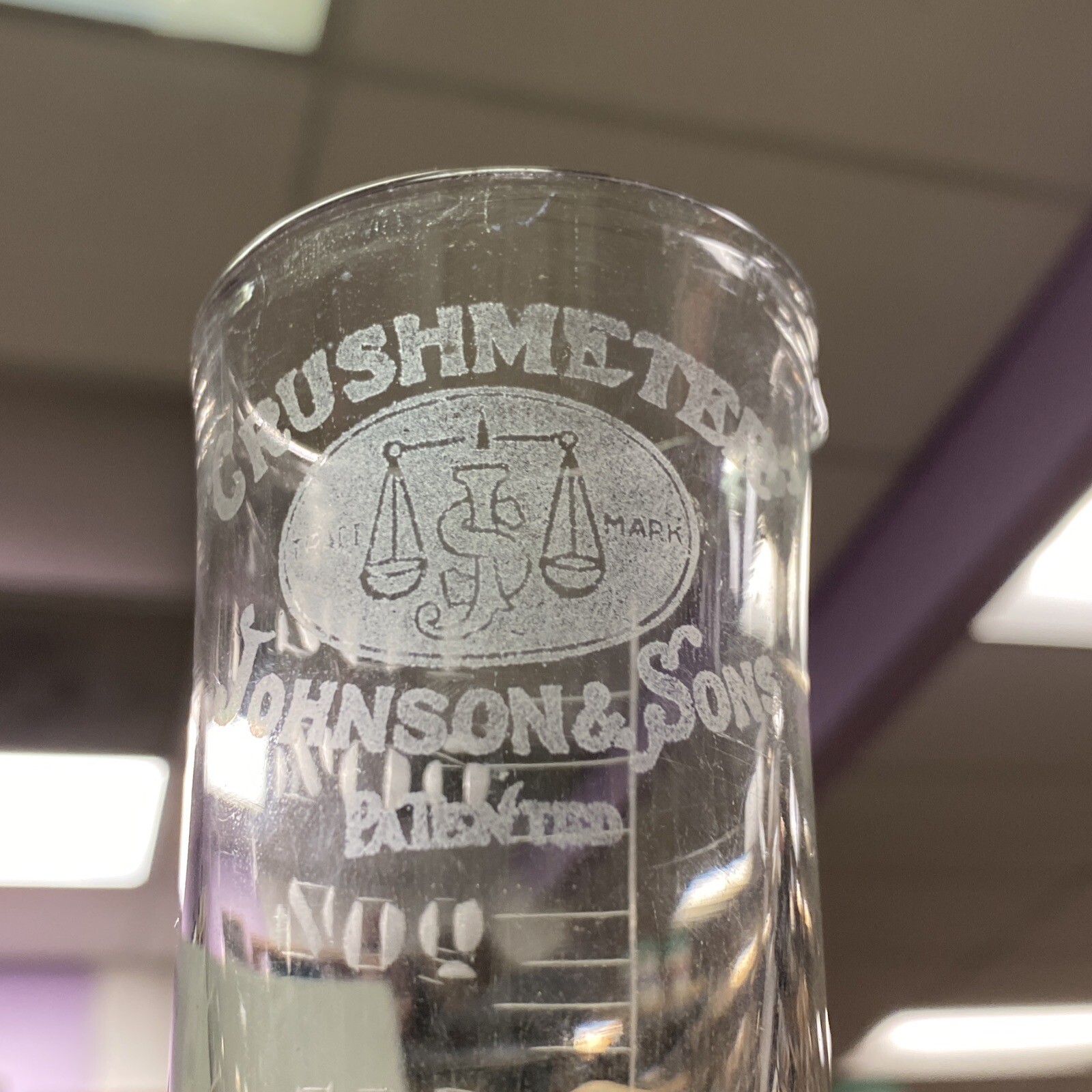 VTG PHARMACY APOTHECARY GLASS BEAKER 4 OZ JOHNSON AND SONS CRUSHMETER MEASURE