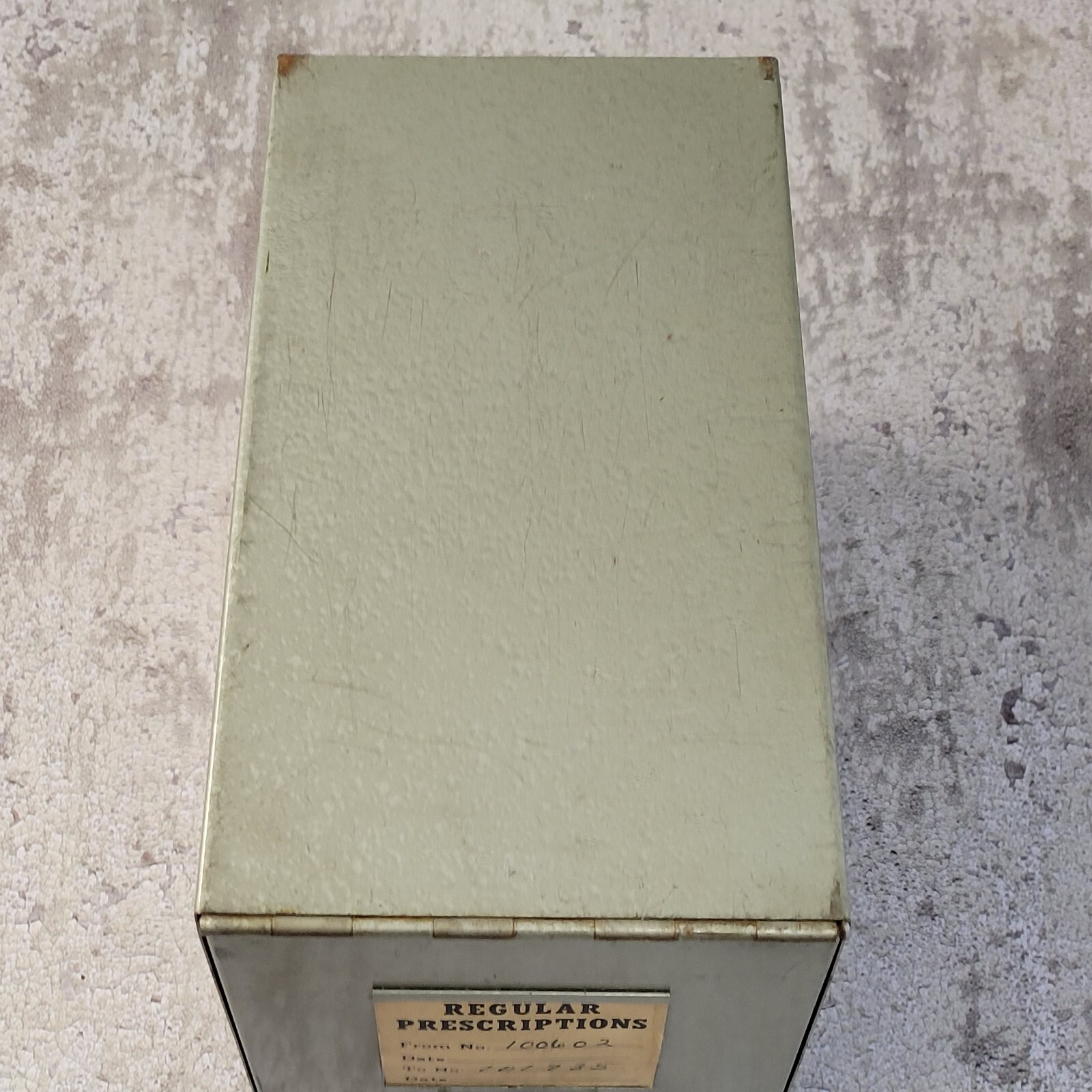 Vtg Gray Green Metal File Pharmacy Prescription Box Industrial Lift Top 9.5x6x5