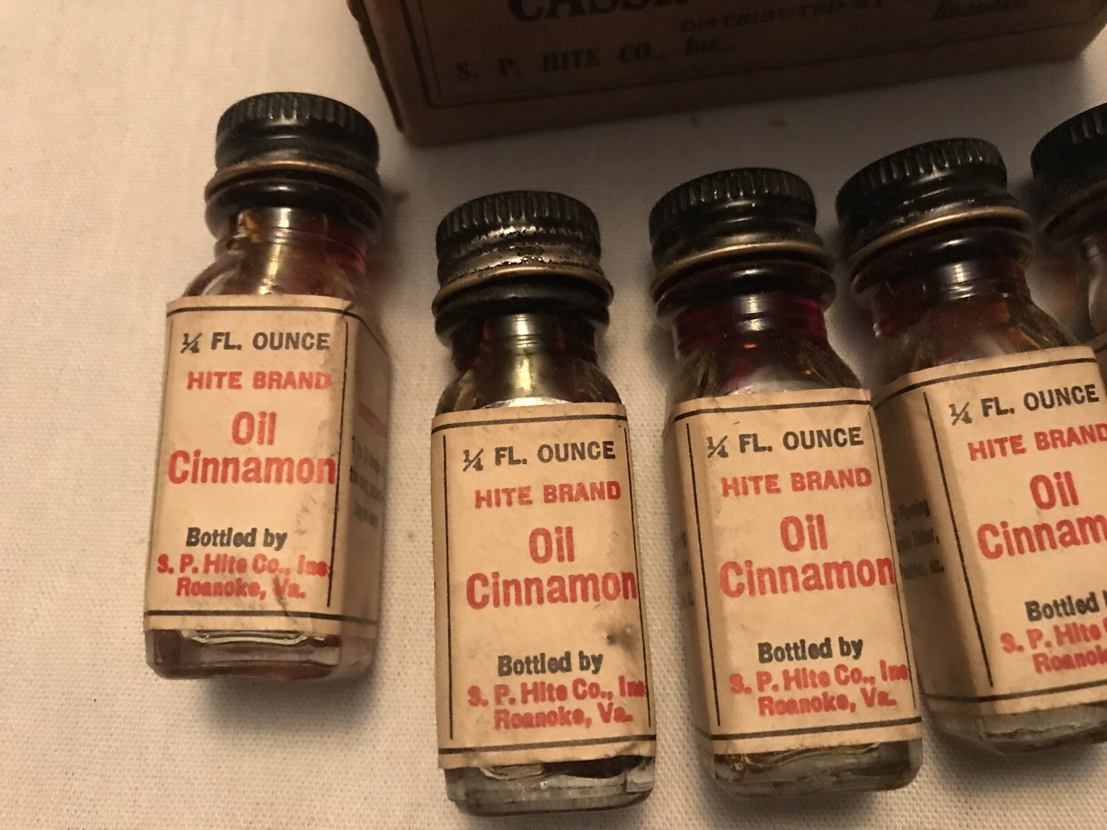 6 Original Vintage HITE BRAND Oil Cassia Cinnamon Full Bottles In Original Box