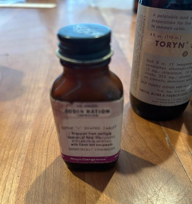 4 glass medicine bottles, Thyroid, Iodin ration, Pyridium Tri-Sulfa, Toryn Syrup
