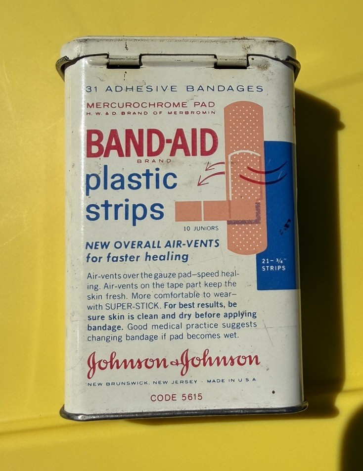 Vintage Band-Aid Plastic Strips Metal Tin Johnson & Johnson 49c Code 5614 USA