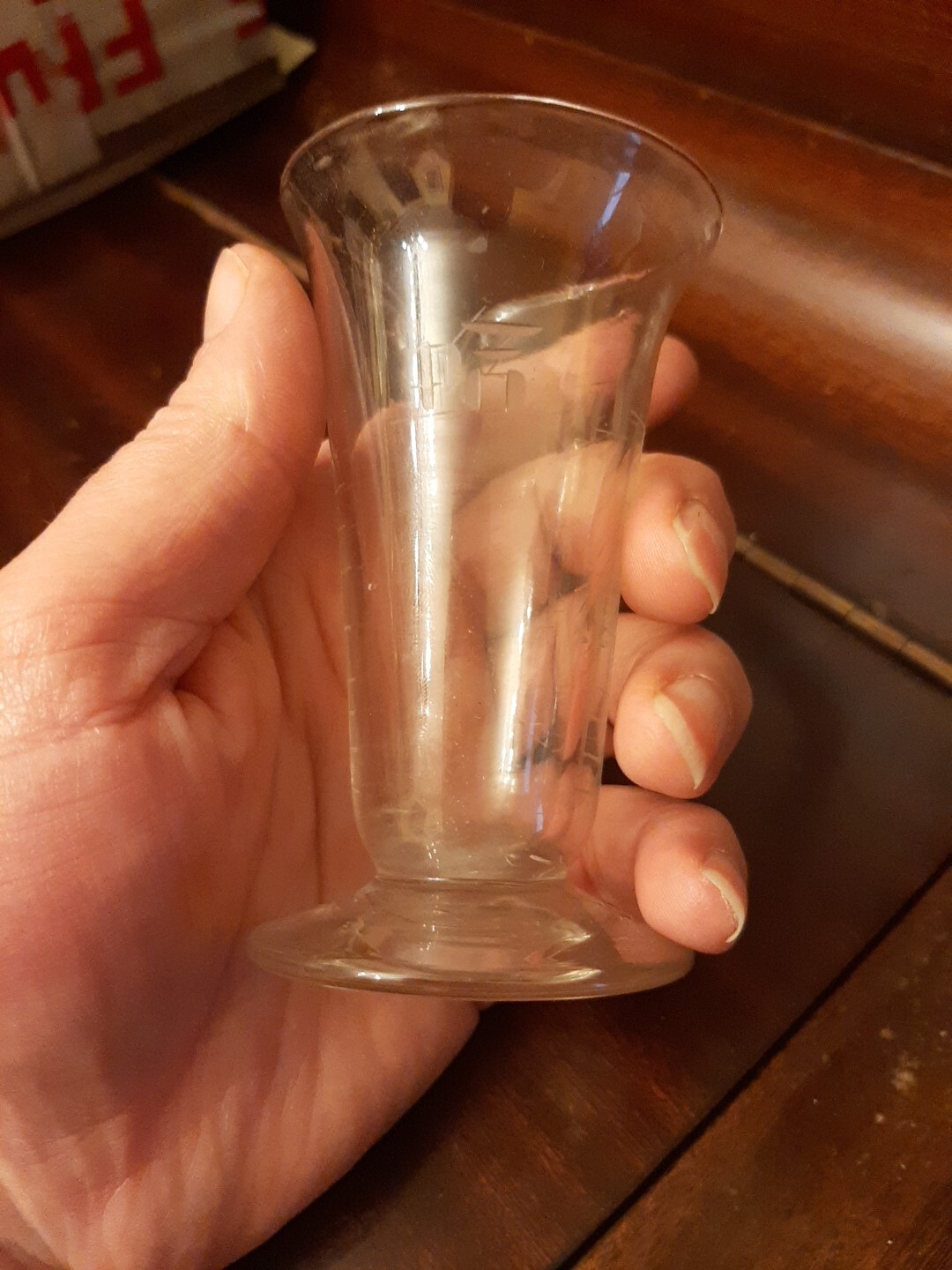 Vintage 8 Oz Etched Glass Apothecary Pharmaceutical Graduated Footed Beaker O75