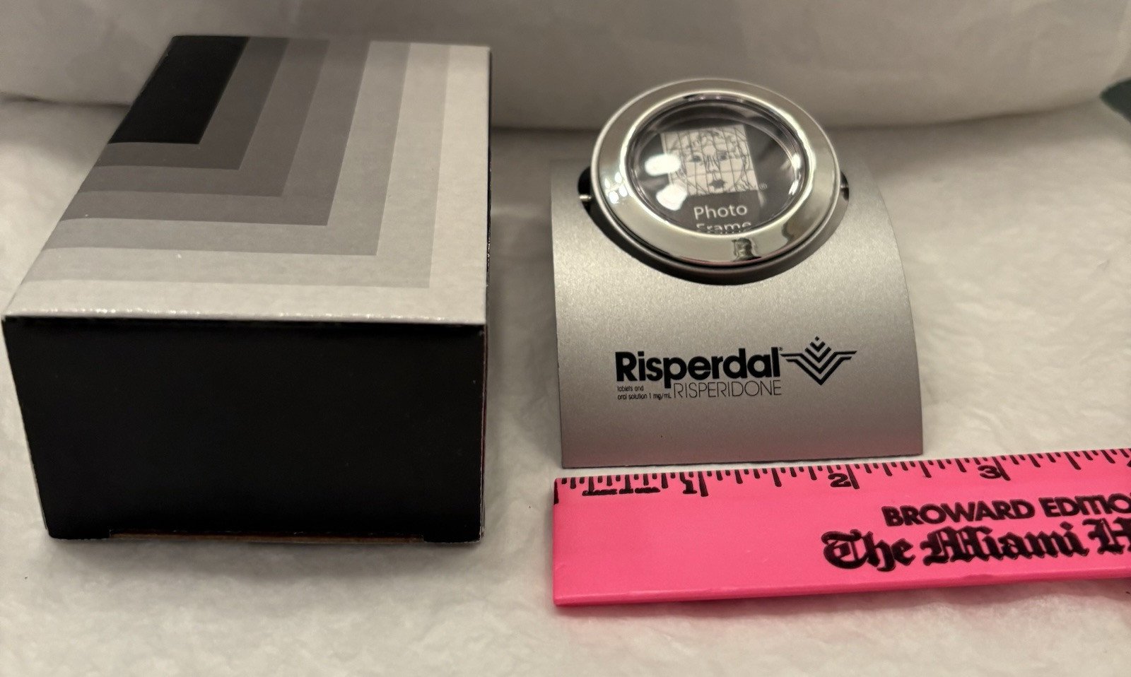 VTG CONCERTA RISPERDAL METAL DESK CLOCK/ PHOTO FRAME PHARMA REP LOGO NEW