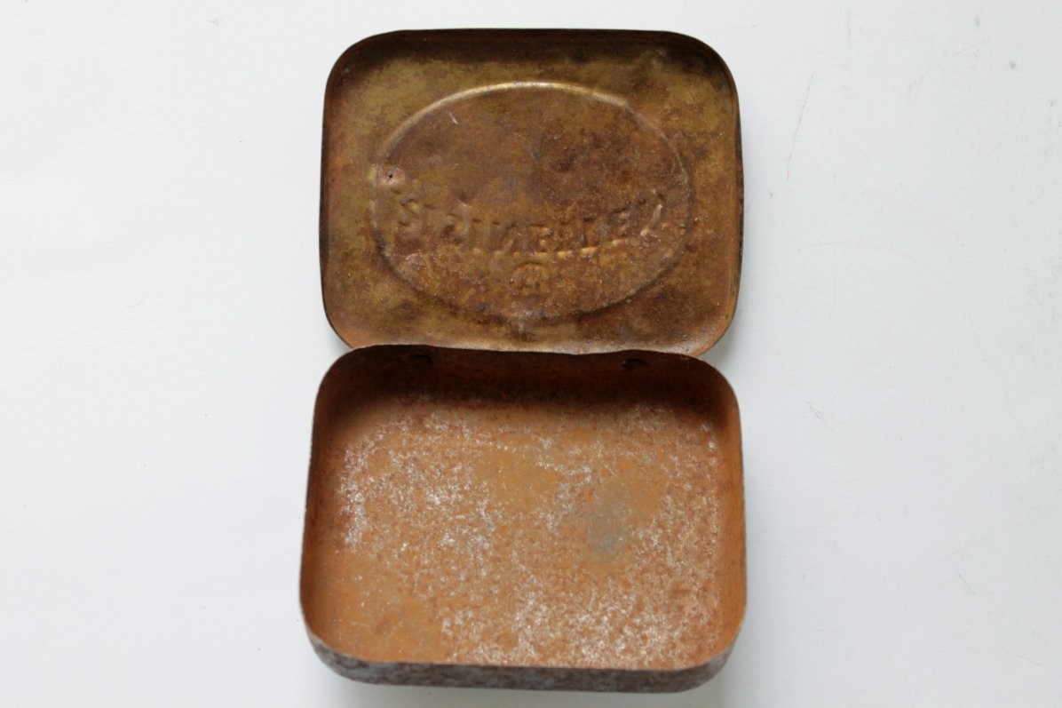 Antique German RISINETTEN Medical Pills Empty Tin Box 1940’s