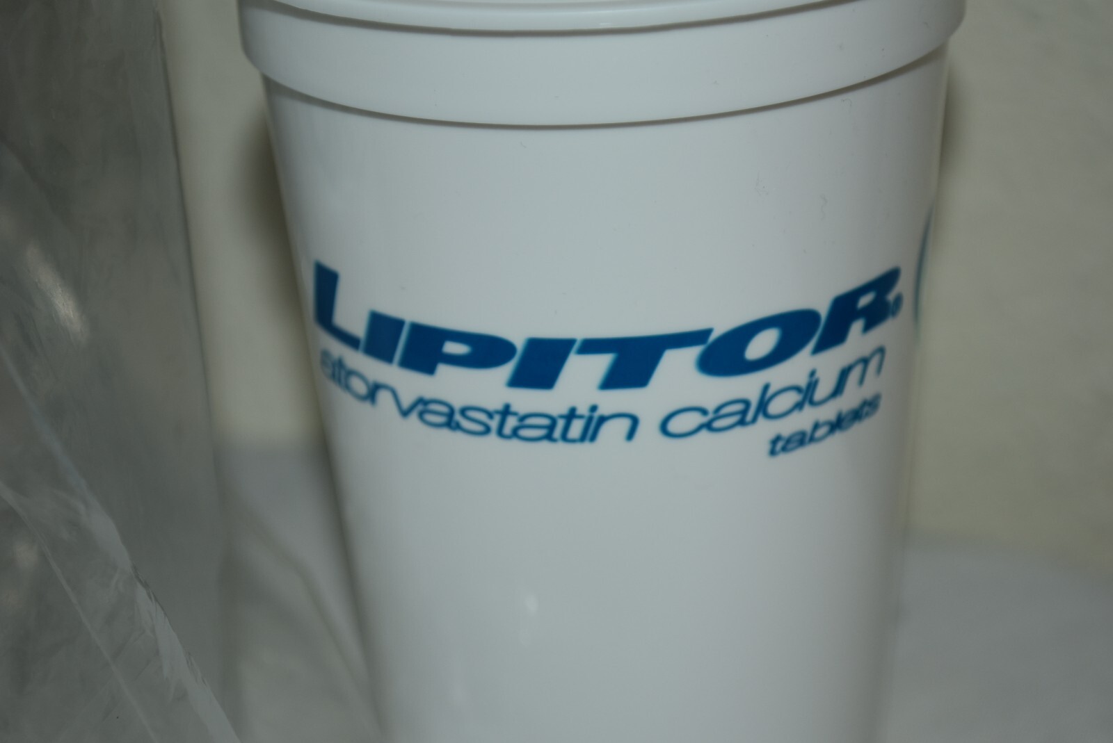 20 reusable LIPITOR 16 oz plastic glasses 2006 Pfizer Pharma Gift New old stock