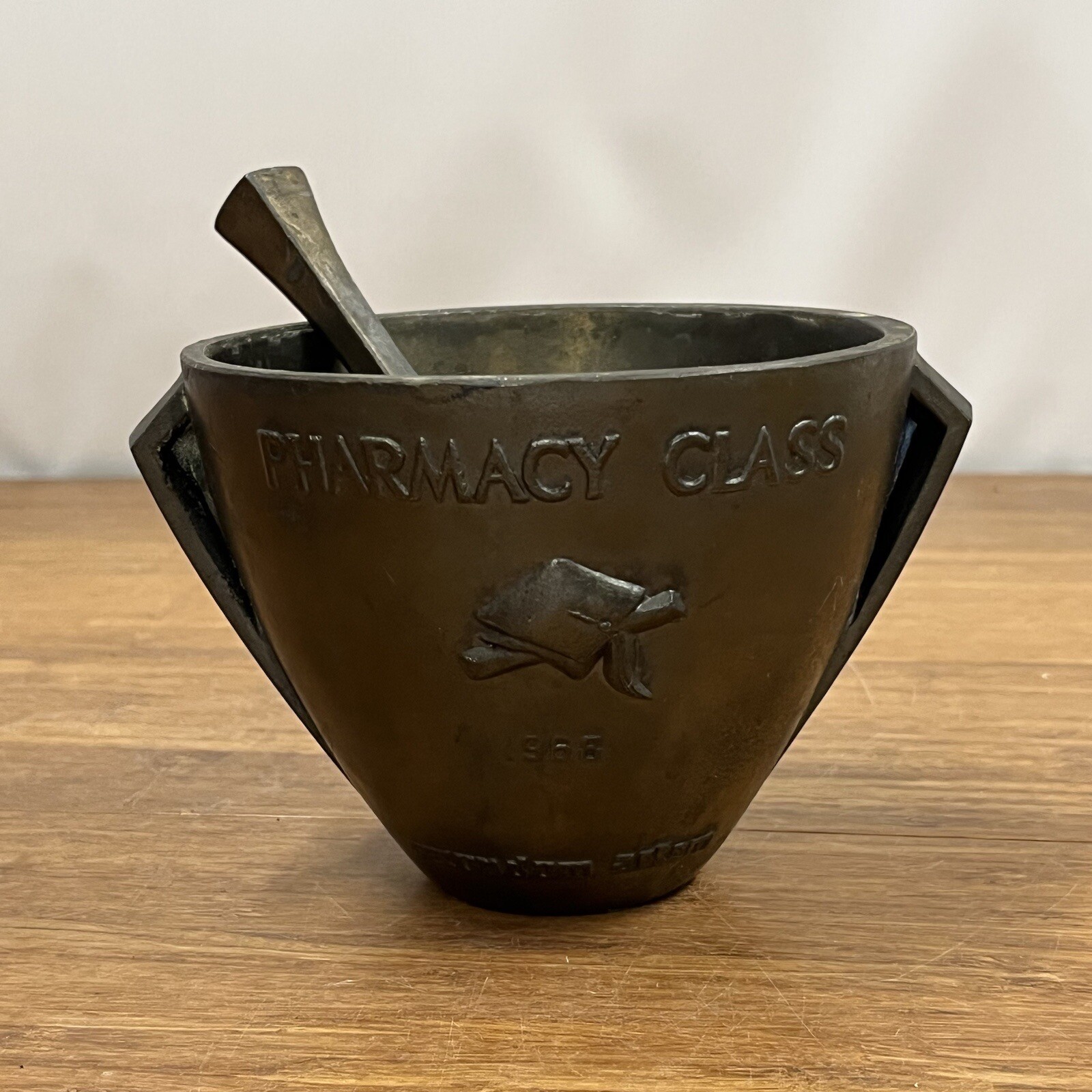 Pharmacy Class 1968 A.D. RX SECUNDUM ARTEM MORTAR PESTLE APOTHECARY Metal Brass