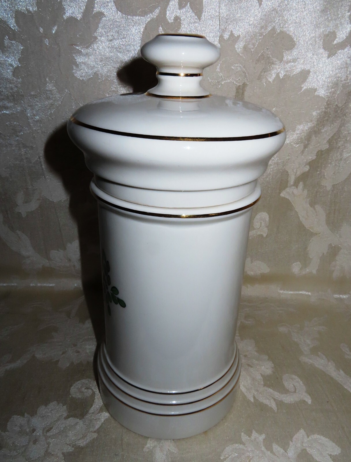 Apothecary Jar “Foliae Uva Ursi” Mid 1900’s Fine Porcelain 11.5 ” Height