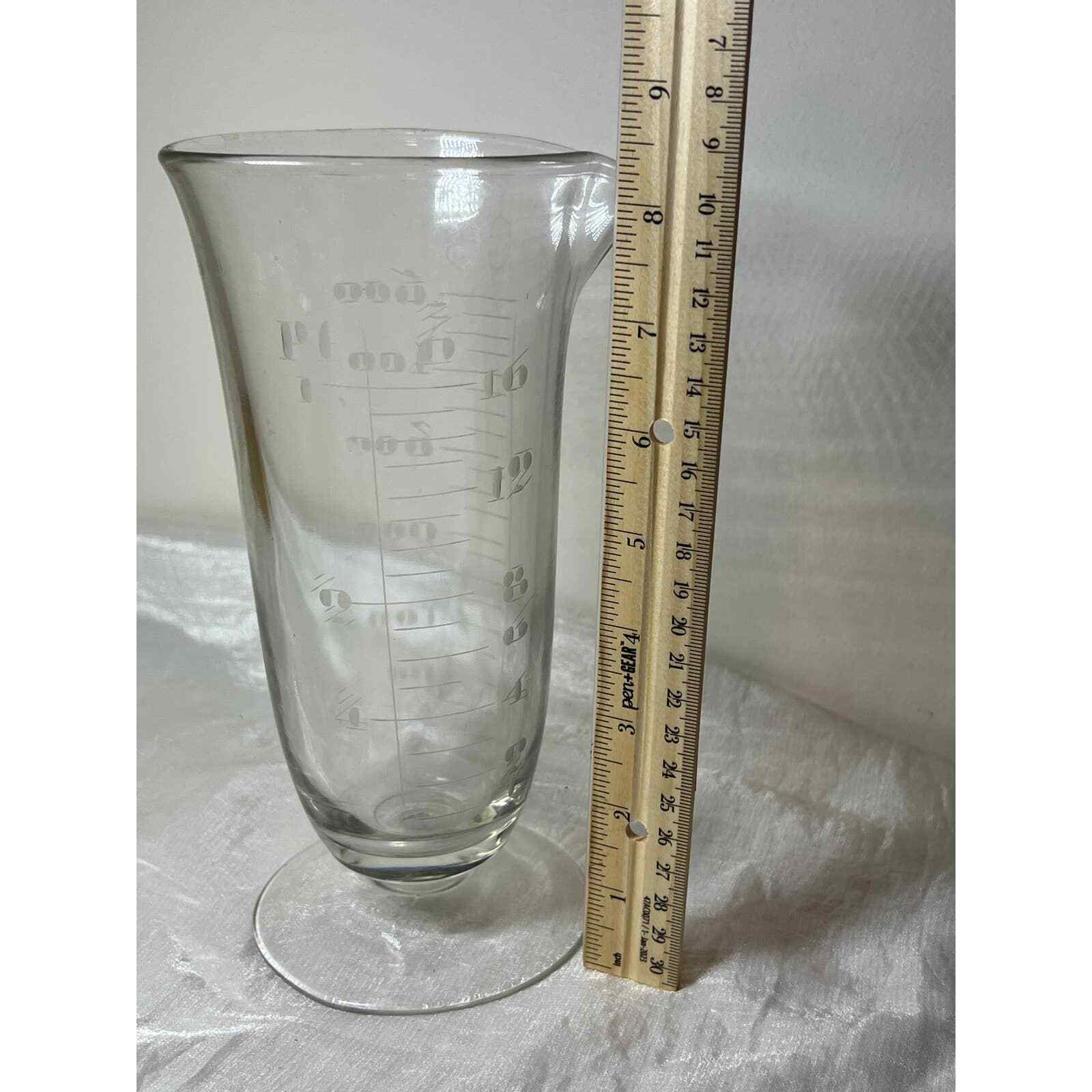 VTG Footed Glass Apothecary Beaker or Cocktail Carafe 16 Oz 500 cc