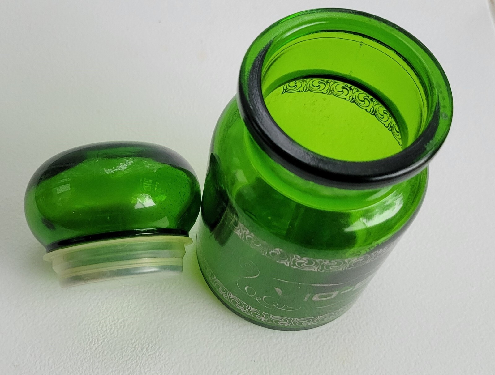 Vintage Green Glass Apothecary Jar Bubble Lid Belgium 5.5″ Vio-Bec