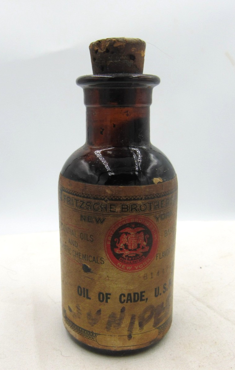 CV22 – 1930’s Fritzsche Bros NY Oil of Cade 3 1/8″ Amber Medicine bottle