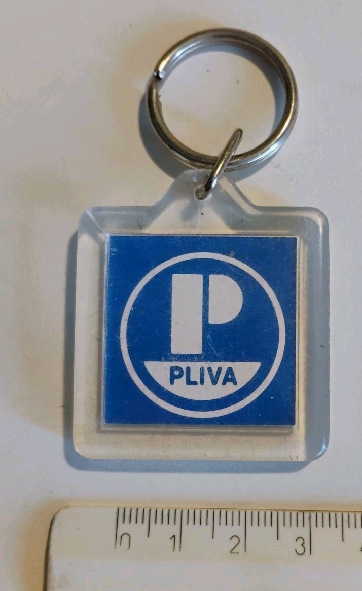 PLIVA Sumamed Corona Cure Pharmaceutical Medical Drugs Vintage Keychain Keyring