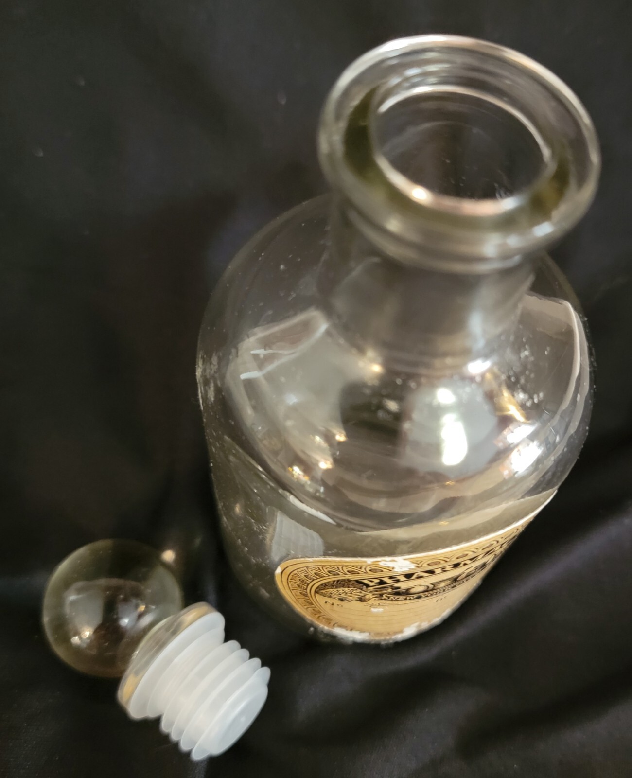 Apothecary Pharmacy New York City 6″ Glass Bottle Stopper Laboratory Display
