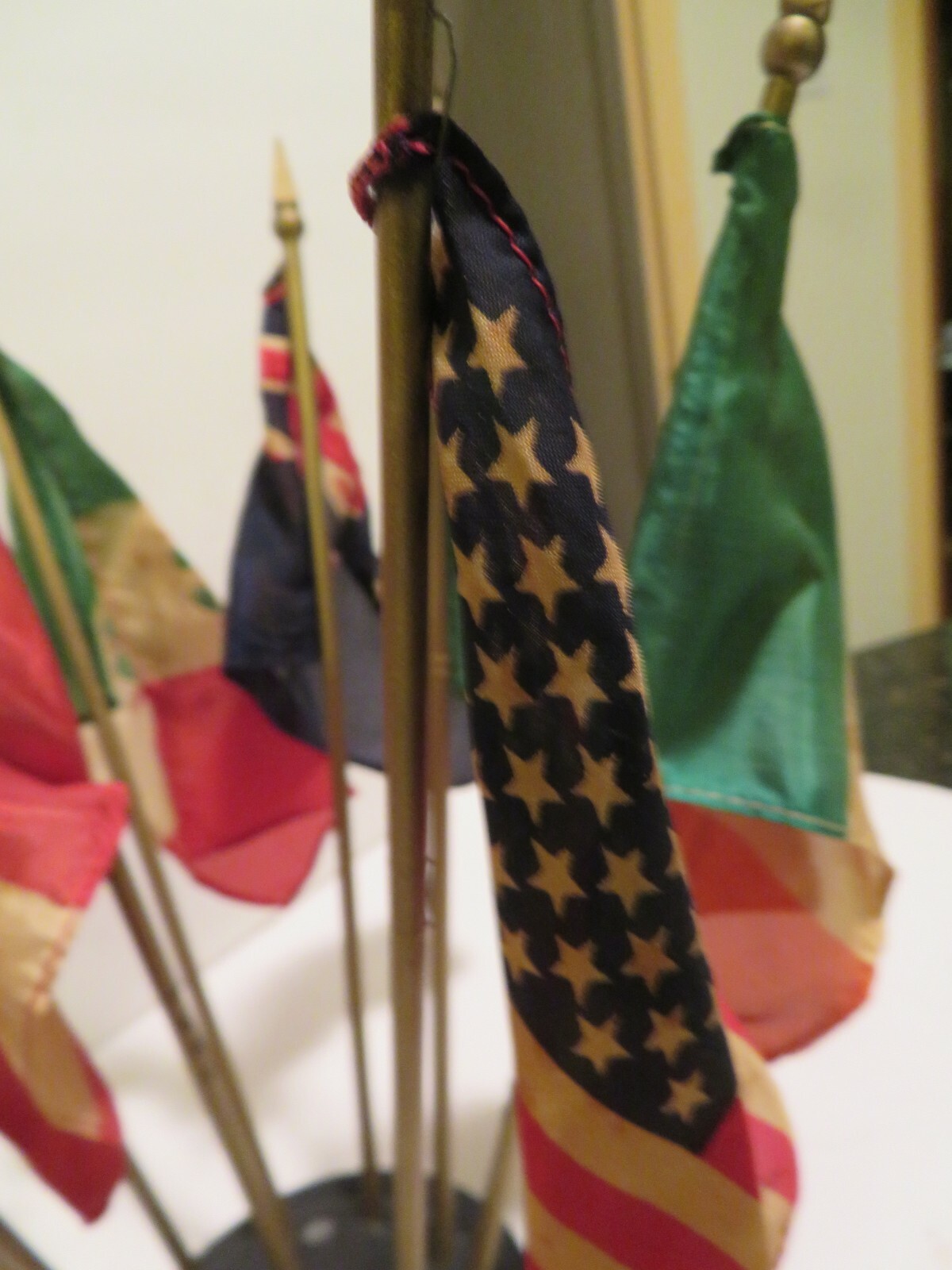 DYMELOR IN MANY LANDS 10 FLAGS DRUG REP GIFT DOCTOR MEDICAL PHARMACEUTICAL