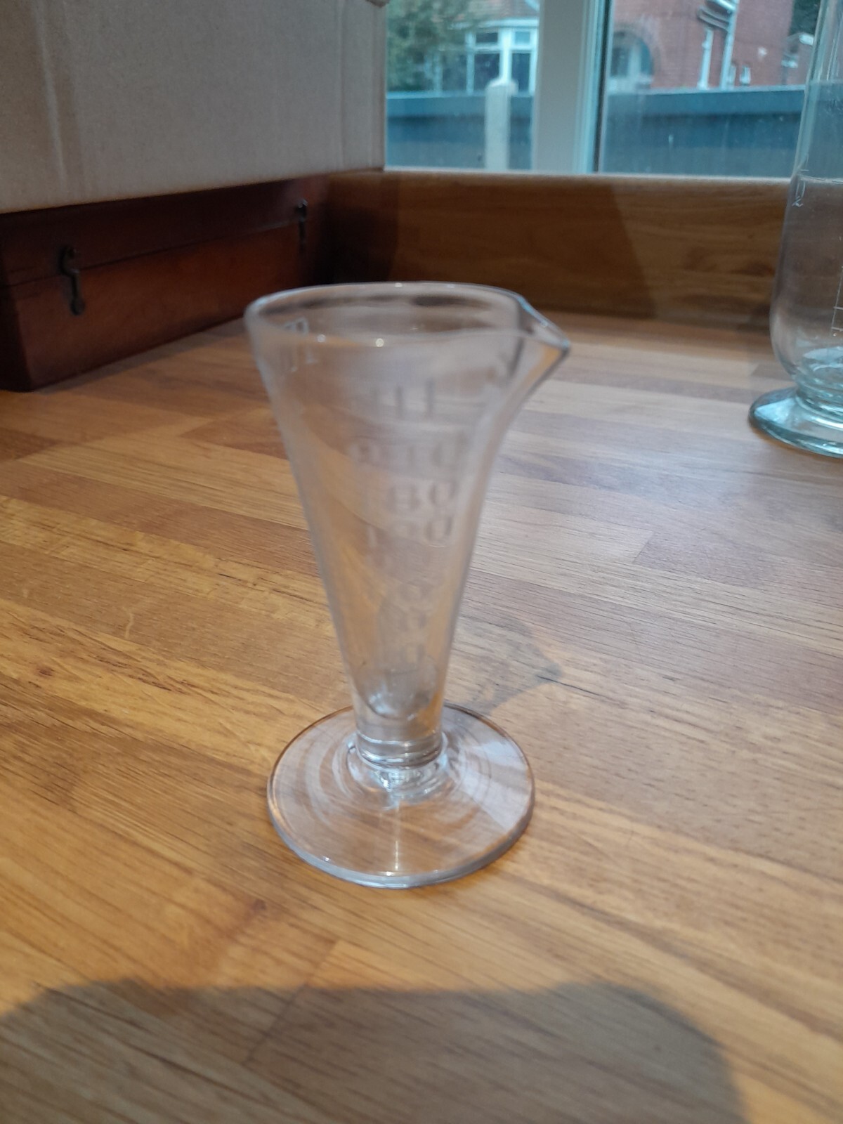 Antique Victorian measuring glass beaker apothecary etched marks Fl. DR