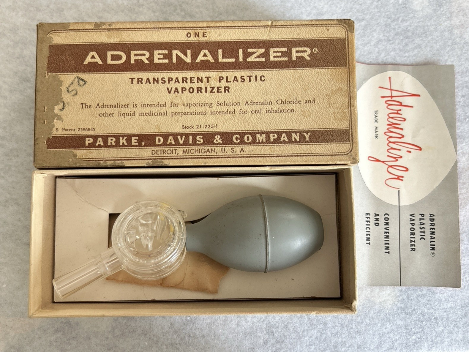 Vintage ADRENALIZER plastic vaporizer Park Davis and Company original Box /Paper