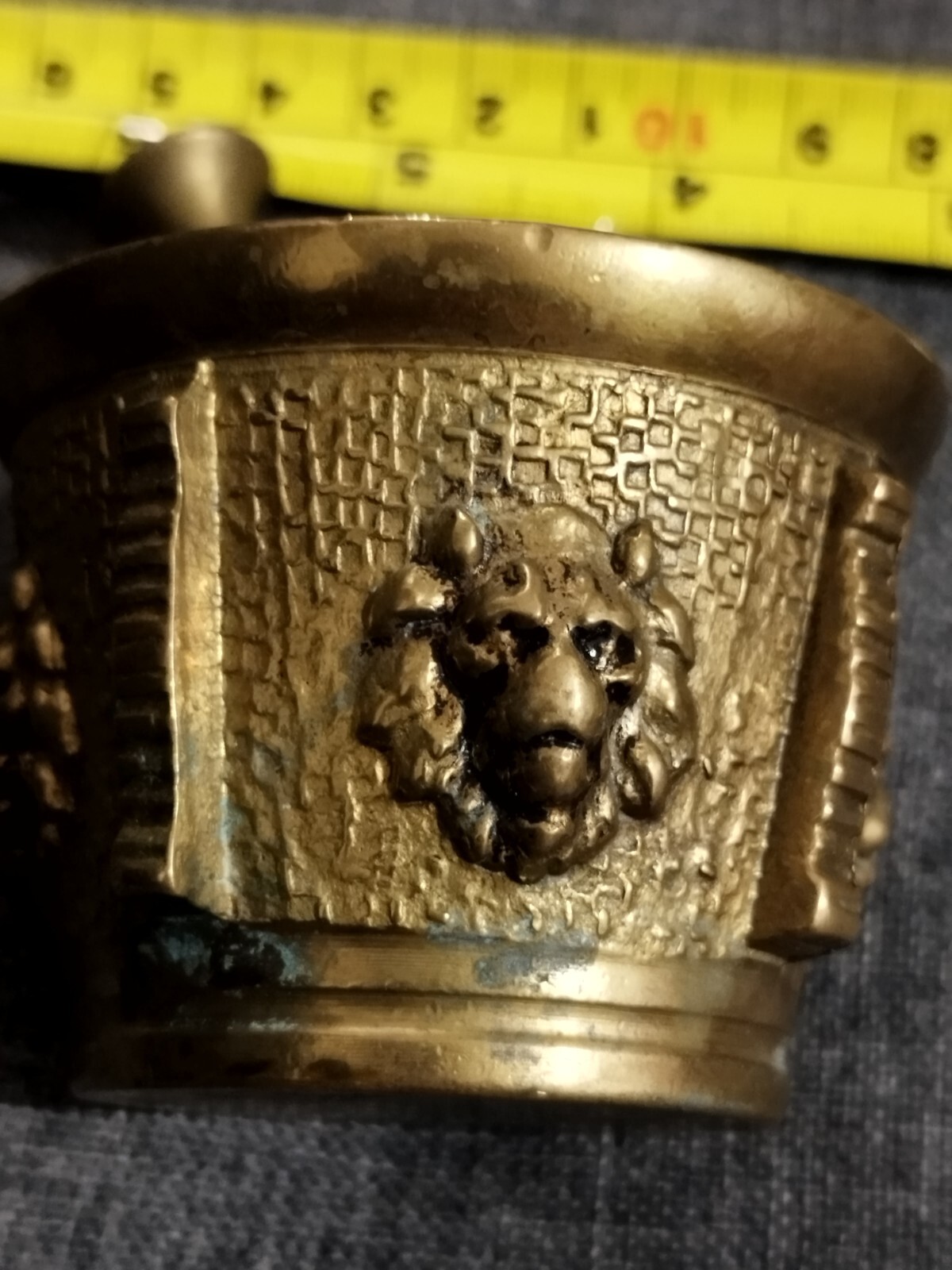 MALL BRONZE BRASS MORTAR AND PESTLE / Lion head figure