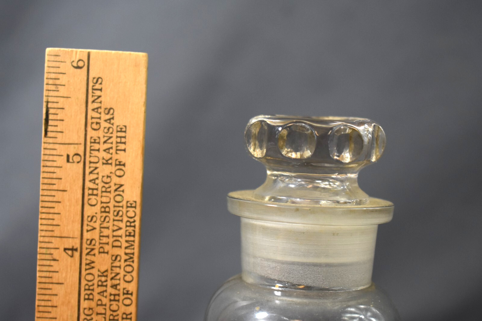 Antq Early 1900’s Glass Apothecary Bottle w/ Stopper. 5 1/2″ T