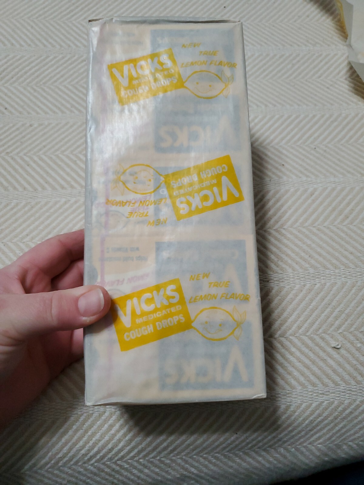 Vintage Lemon Vicks Medicated Cough Drops .10, 20 package case in display box