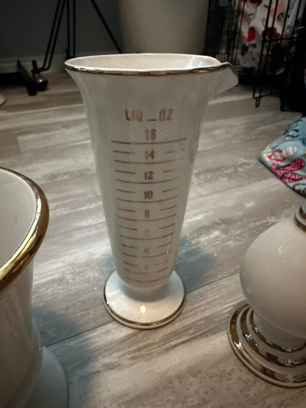 Porcelain Drugstore Pharmacy Apothecary Measuring Beaker Mortar Finial Owens