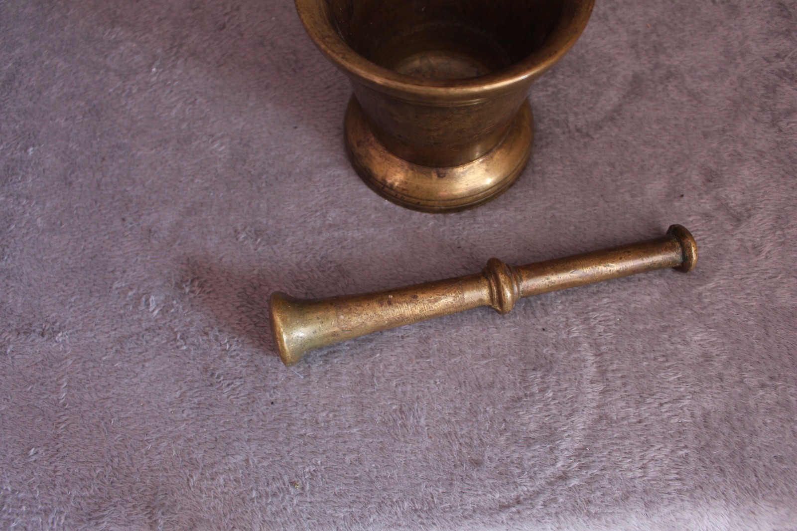 Popat Metal in Pune India Pestel and Mortar incredibly heavy 12cm tall/11 wide
