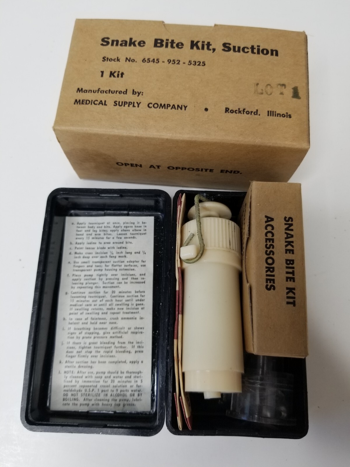 Vintage Saunders’ Snake Bite Kit Medical Supply Co. NEW OLD STOCK