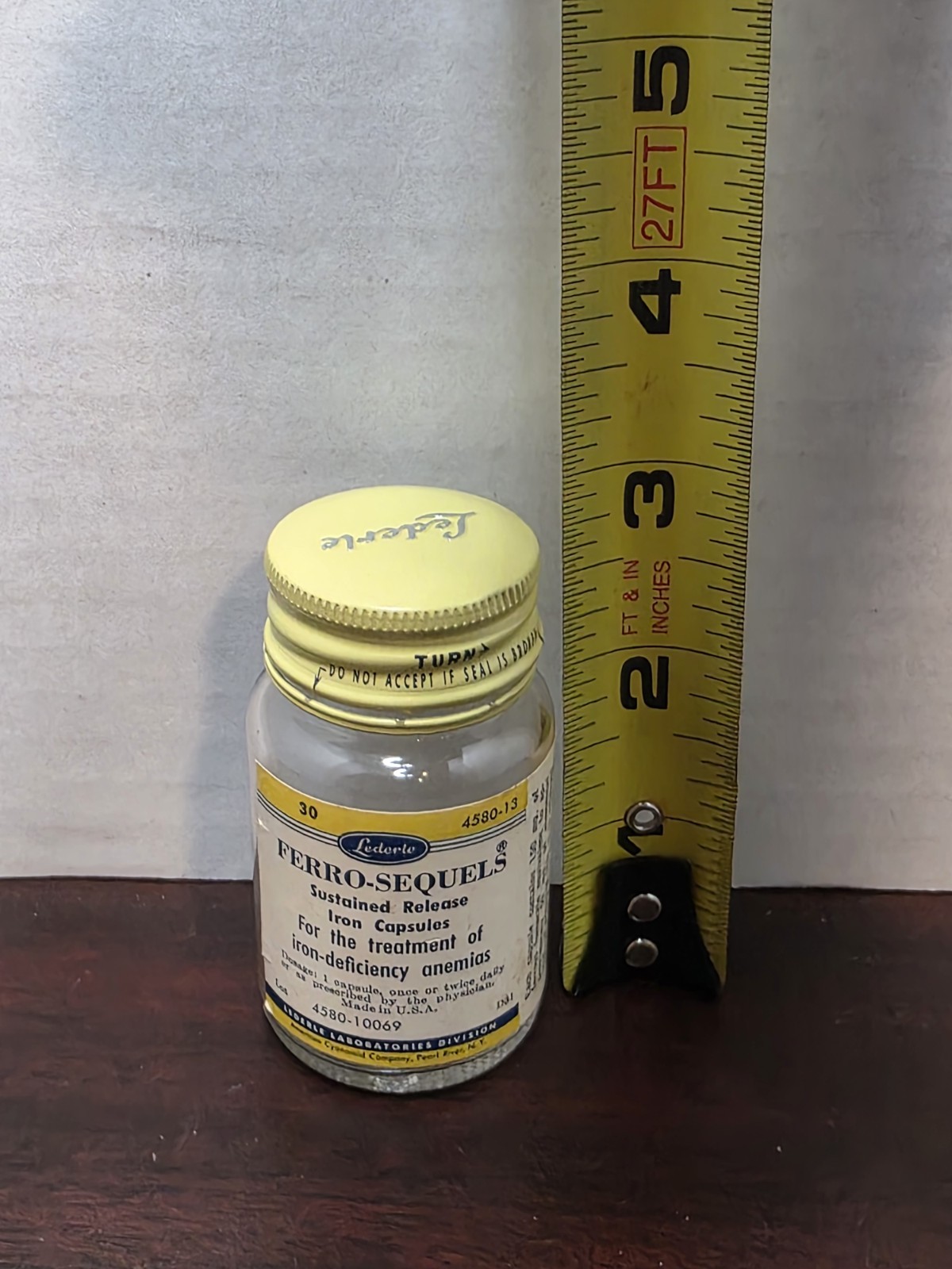Vintage Lederle FERRO-SEQUELS Iron Capsules Glass Bottle Pearl River NY 1960s