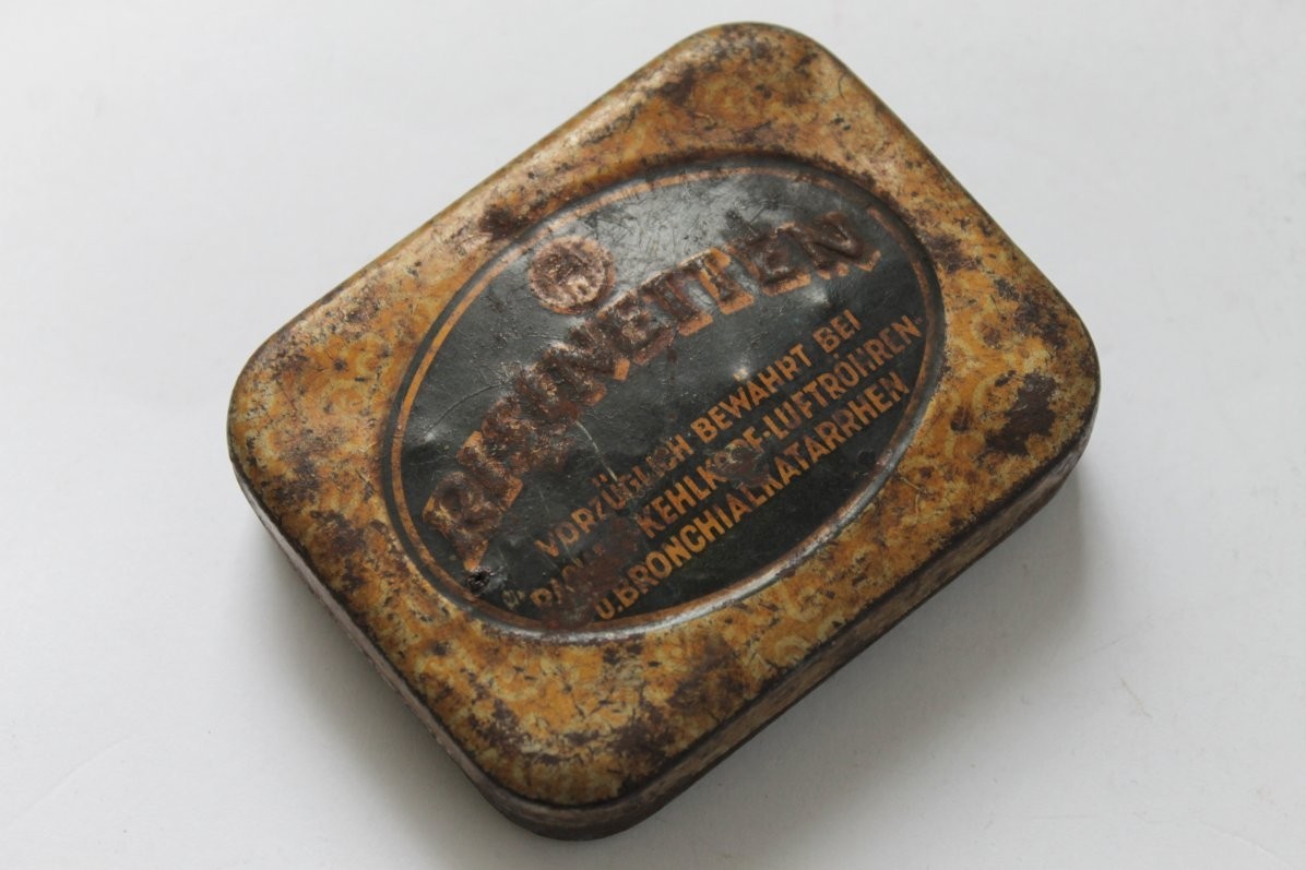 Antique German RISINETTEN Medical Pills Empty Tin Box 1940’s
