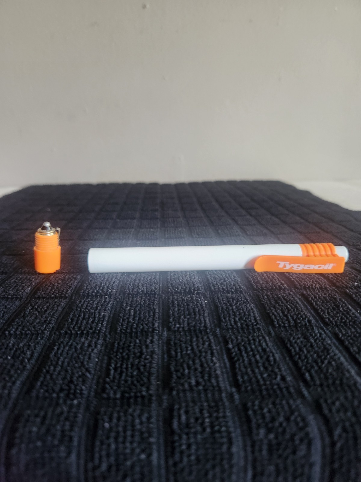 Pharmaceutical Advertising Tygacil Tigecycline IV Pocket Flashlight• Not Working