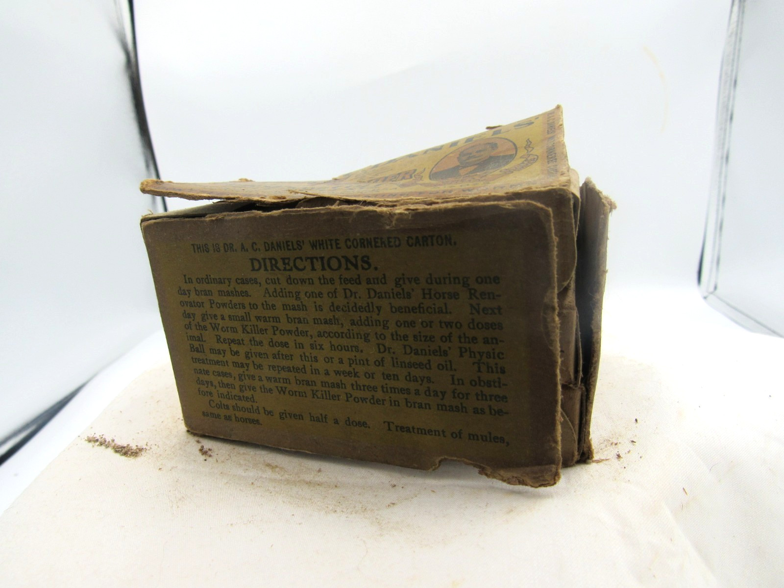 BW – 1900’s Dr AC Daniels Worm Powder Veterinary Horses Boston, Ma medicine box