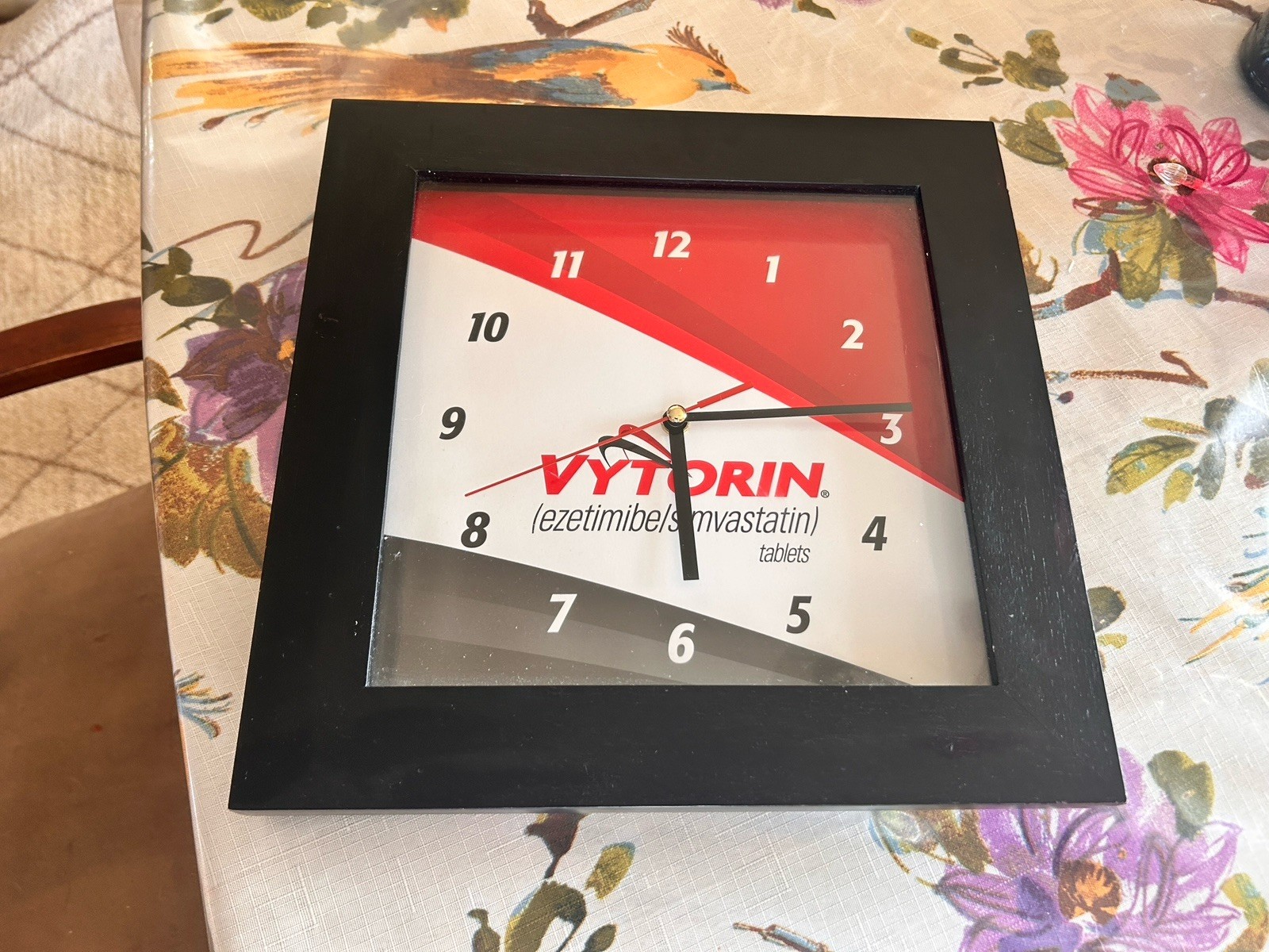 VTG Pharmaceutical Rep Vytorin Clock Cholesterol Prescription Drug Glass Wood