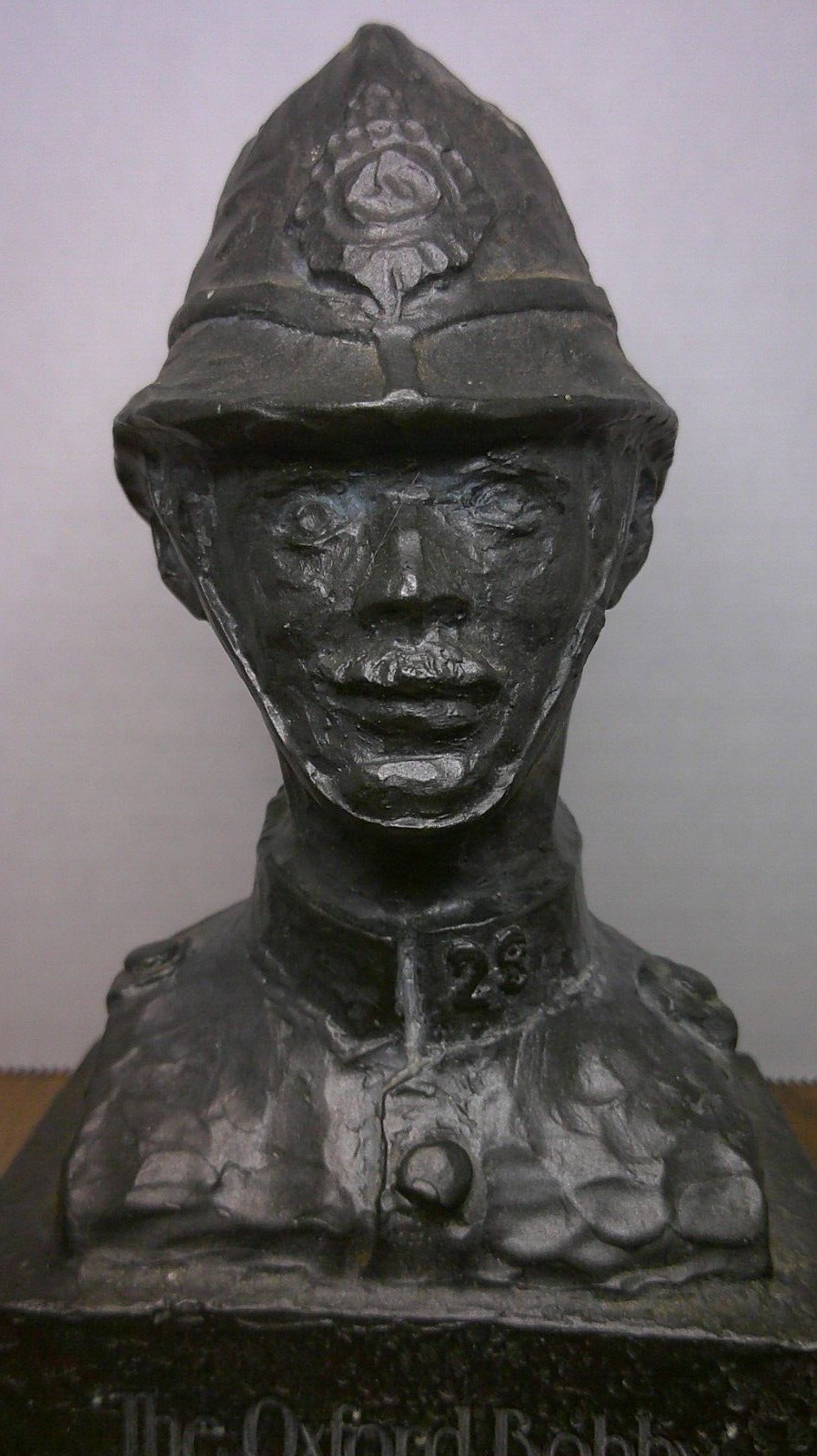 vintage 1977 The Oxford Bobby Bristol Drug Co. Tegopen promotional bust Z86