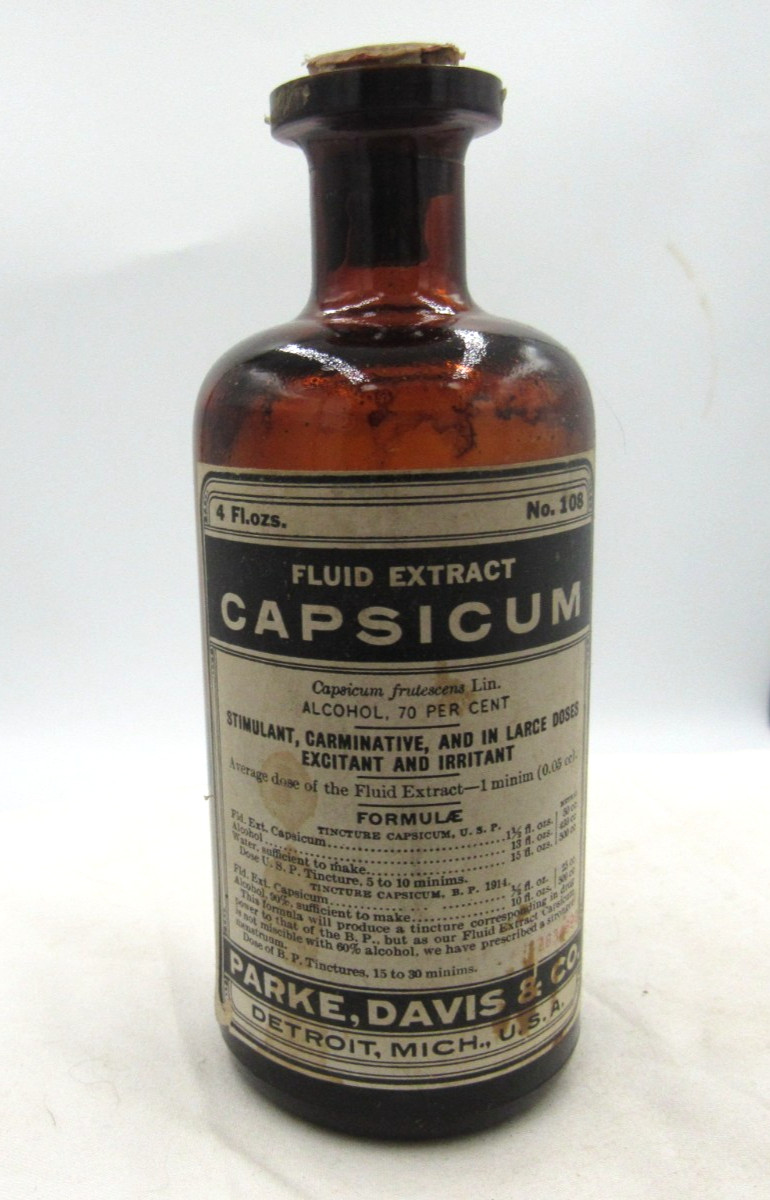 BW – 1910’s Parke, Davis & CO Detroit, Mich Capsicum Amber Medicine bottle