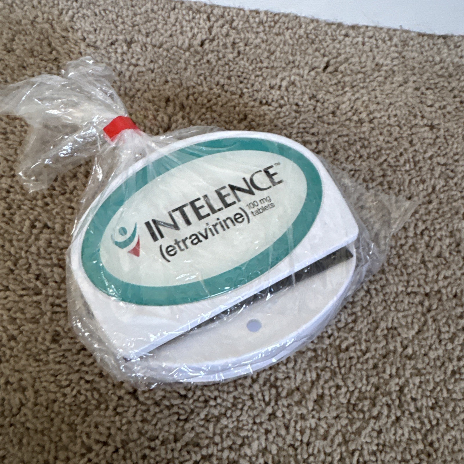 Intelence Pharmaceutical Drug Rep Large Magnet Clips Collectible – Vintage – New