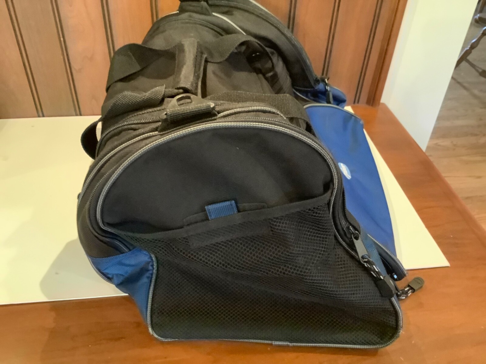 Vintage Pfizer Employee Only Gym Duffel Bag 20x12x10”