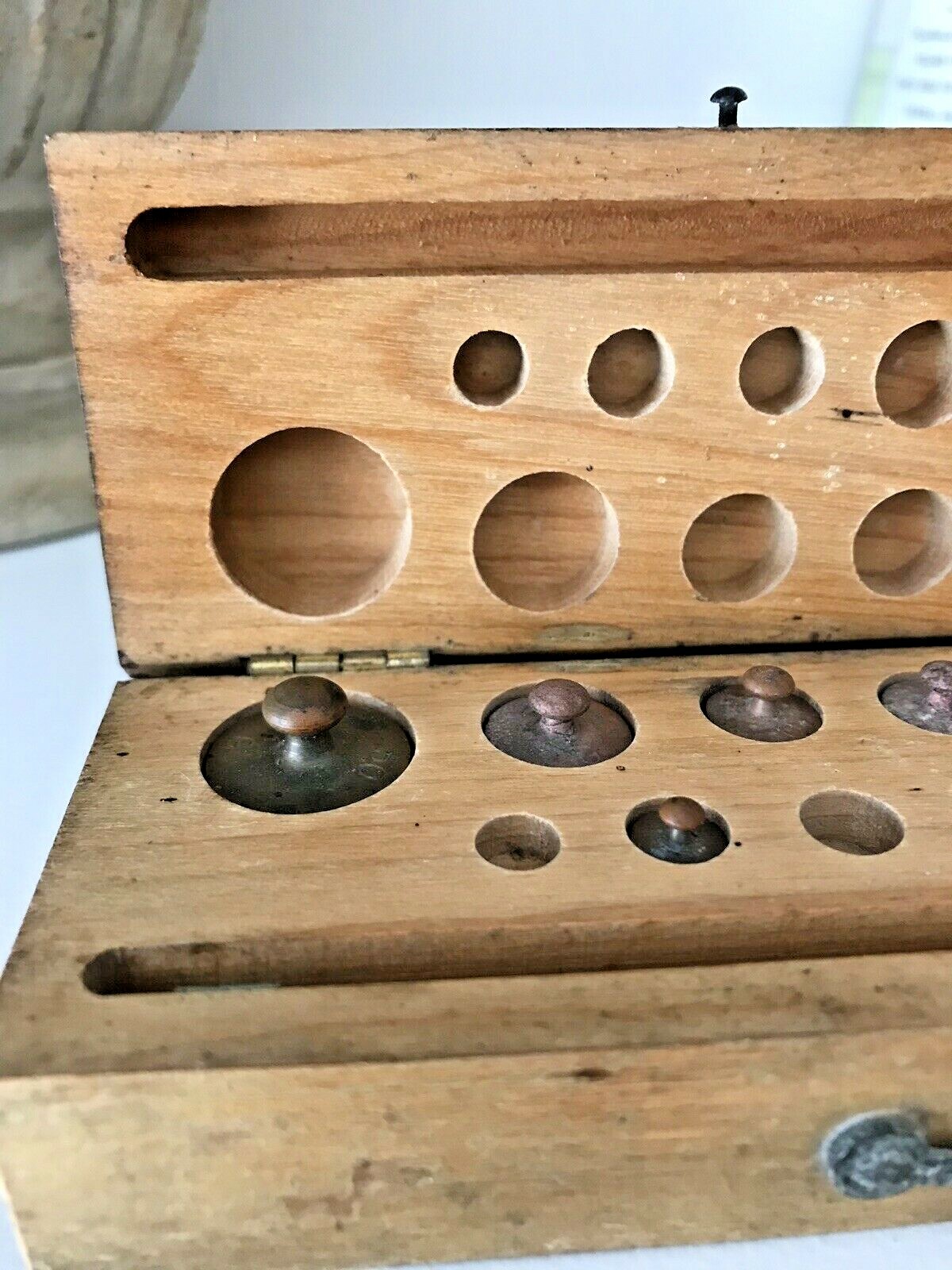 1920-30’s E.H.SARGENT ANTIQUE APOTHECARY BRASS WEIGHTS HINGED WOOD BOX SET
