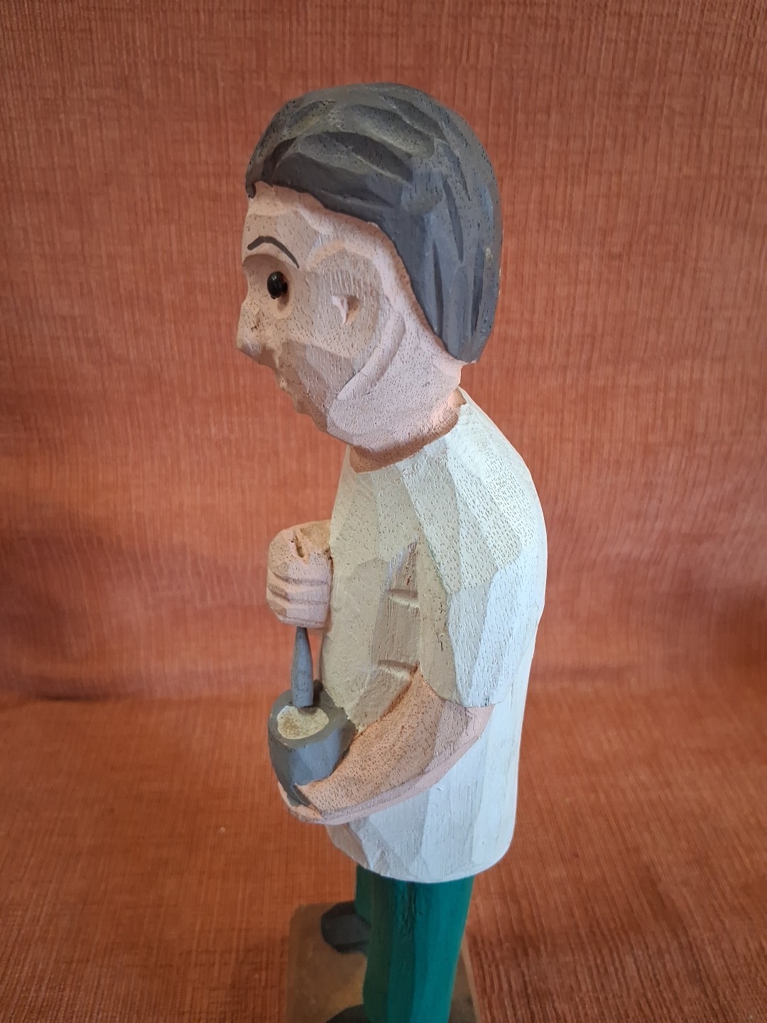 Pharmacist 12″ Wood Carved Statue With Mortar Pestle – RARE