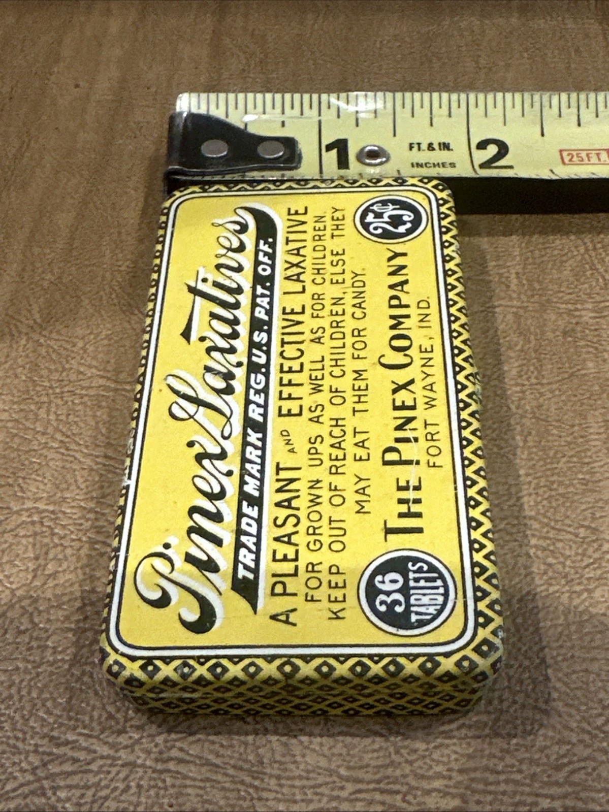 Vintage Pines Laxatives Tin / 36 tablets 25 cents! great colors & graphics. H14