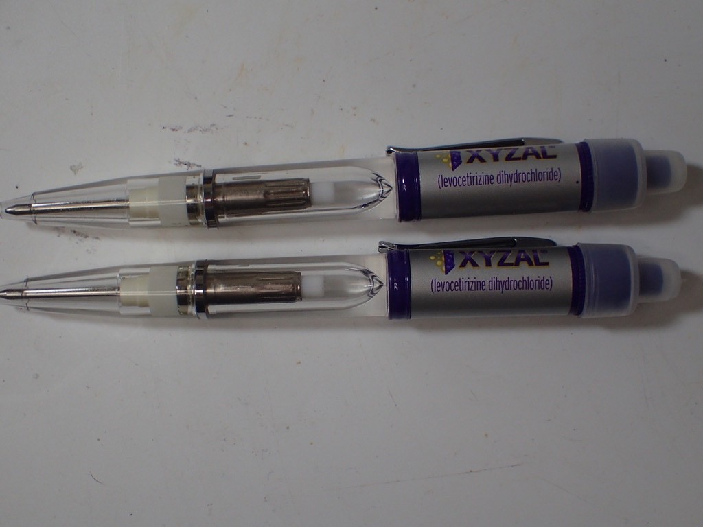 (18) High-End Pharmaceutical & More Advertising Pens Plastic & Metal Some Lights