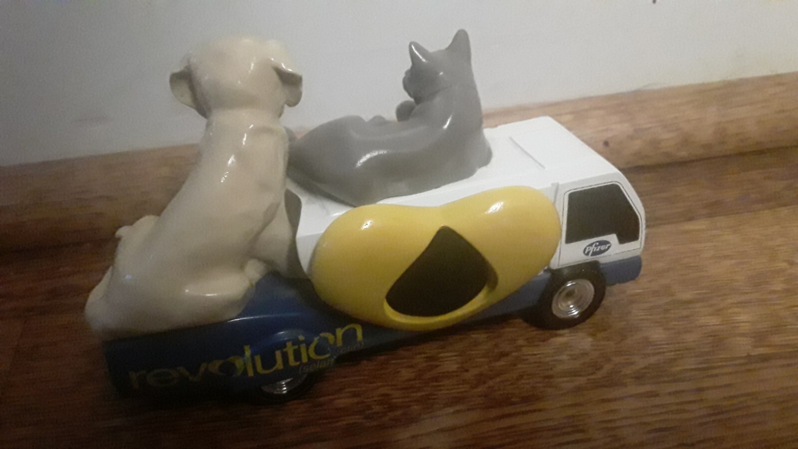 Pfizer Pharmaceutical Rep Diecast Cat/Dog Truck “Revolution ” Advertising A1