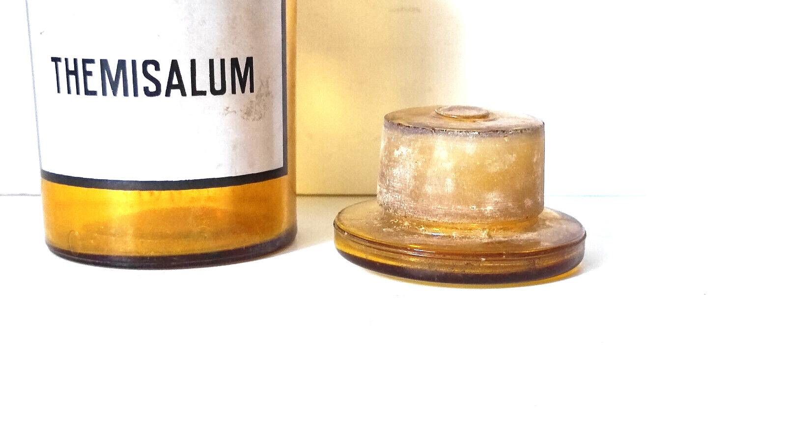 THEMISALUM, Vintage Glass Apothecary Pharmacy Amber Jar, 100 ml, Cap
