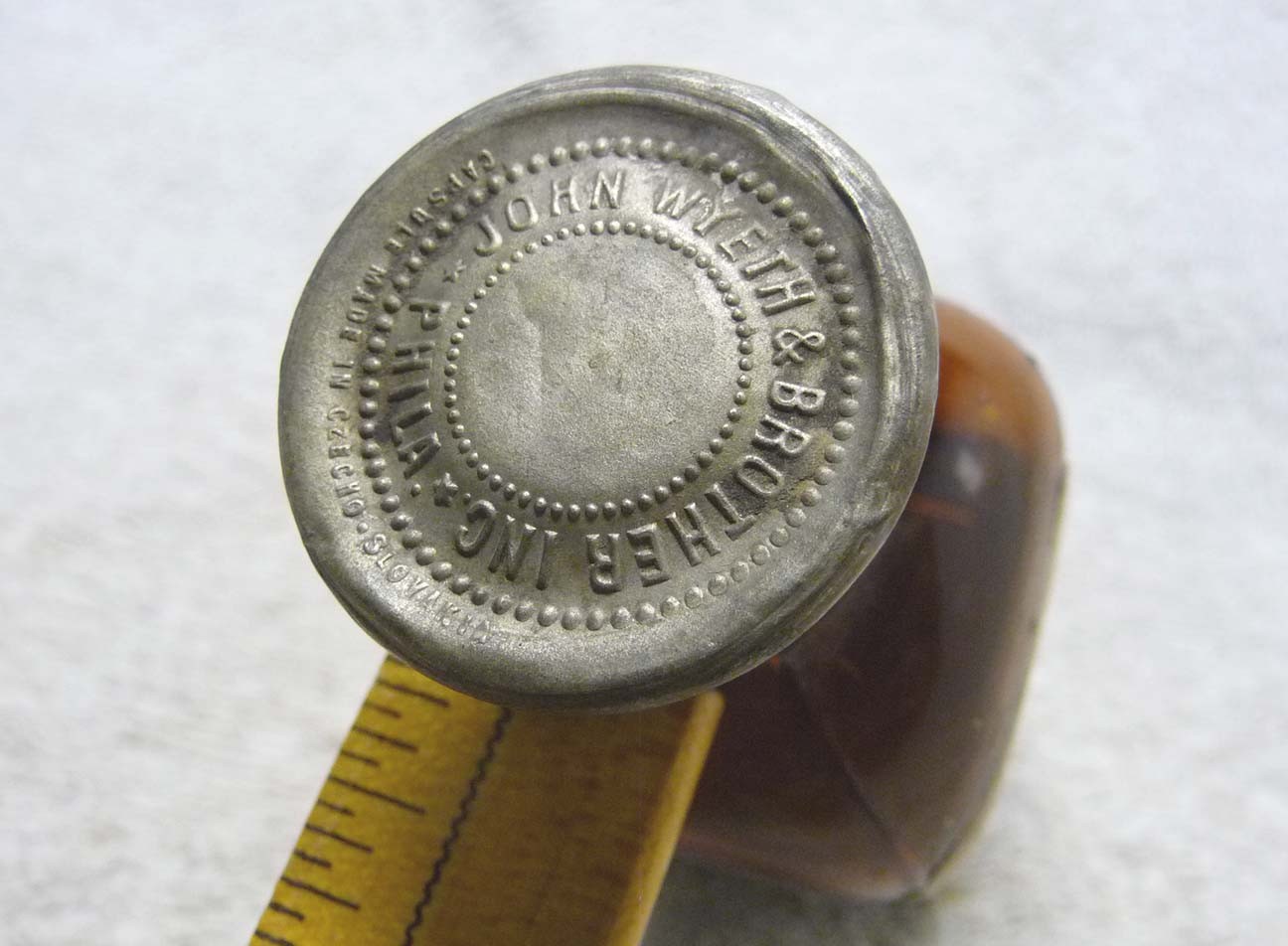 Antique Early 1900’s John Wyeth & Brother GUAIAC Resin Fluid Bottle w/ Lead Seal