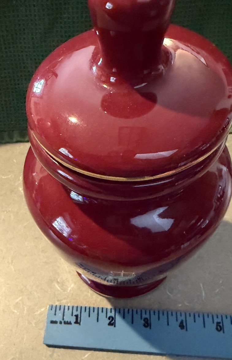 Eli Lilly Burgundy apothecary jar Lacucarium 16/548 vintage