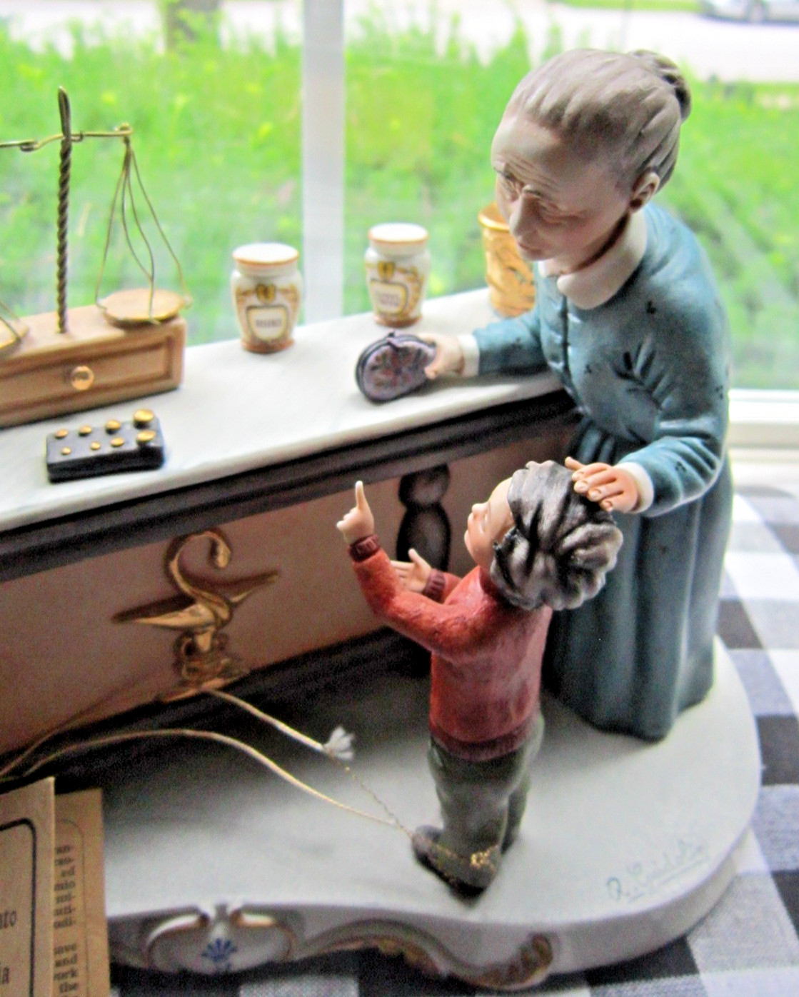 Capodimonte Apothecary Shop Pharmacist Pharmacy Display Gift Ceramic Statue