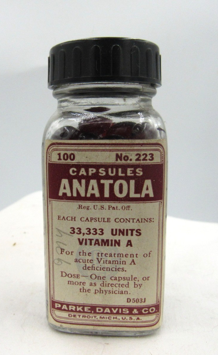 BW – 1940’s Parke, Davis & CO Capsules Anatola Detroit 3 1/2 ” Medicine bottle