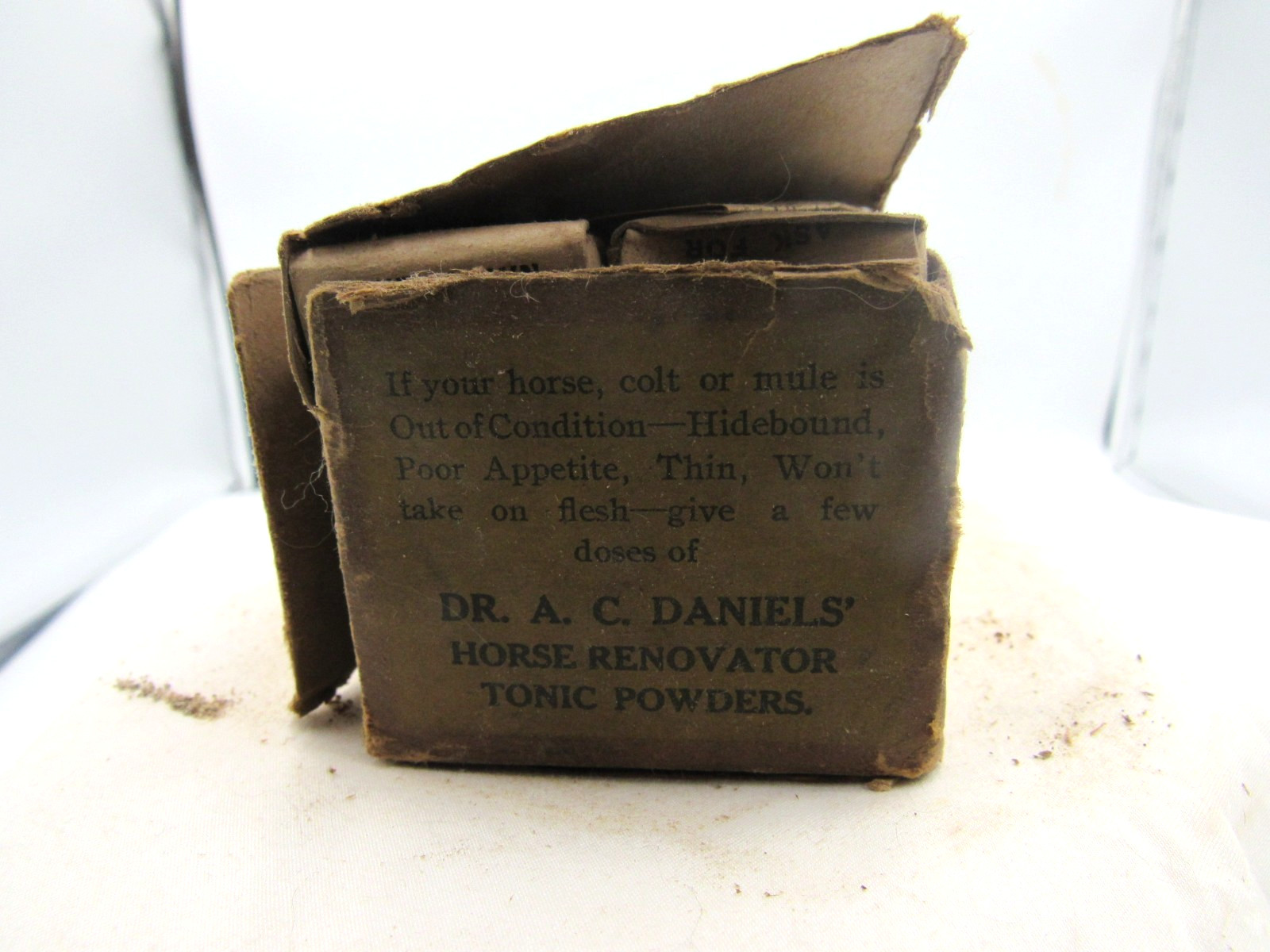 BW – 1900’s Dr AC Daniels Worm Powder Veterinary Horses Boston, Ma medicine box