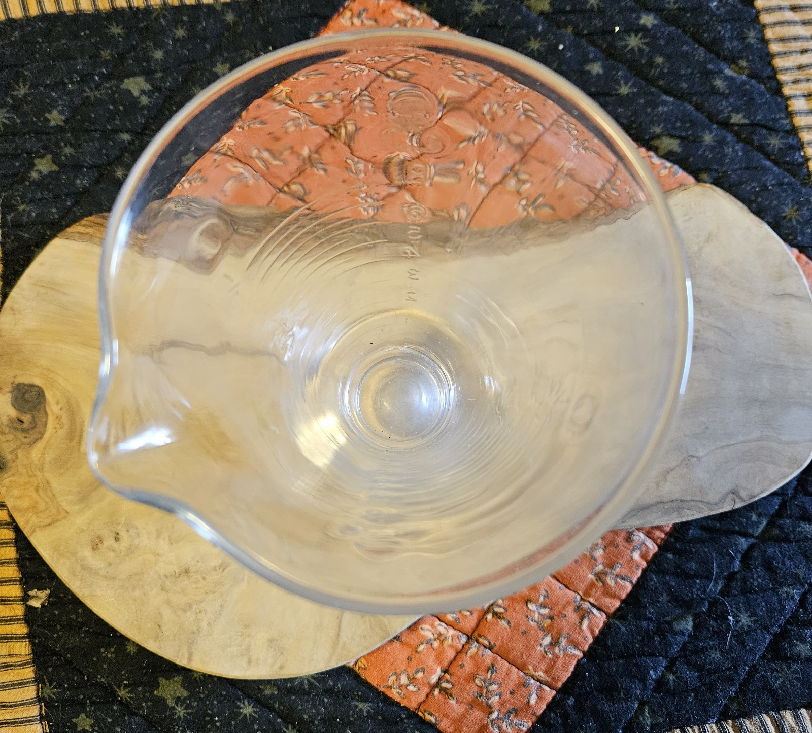 Vintage Footed 8 OZ Glass Apothecary Measuring Beaker With Spout